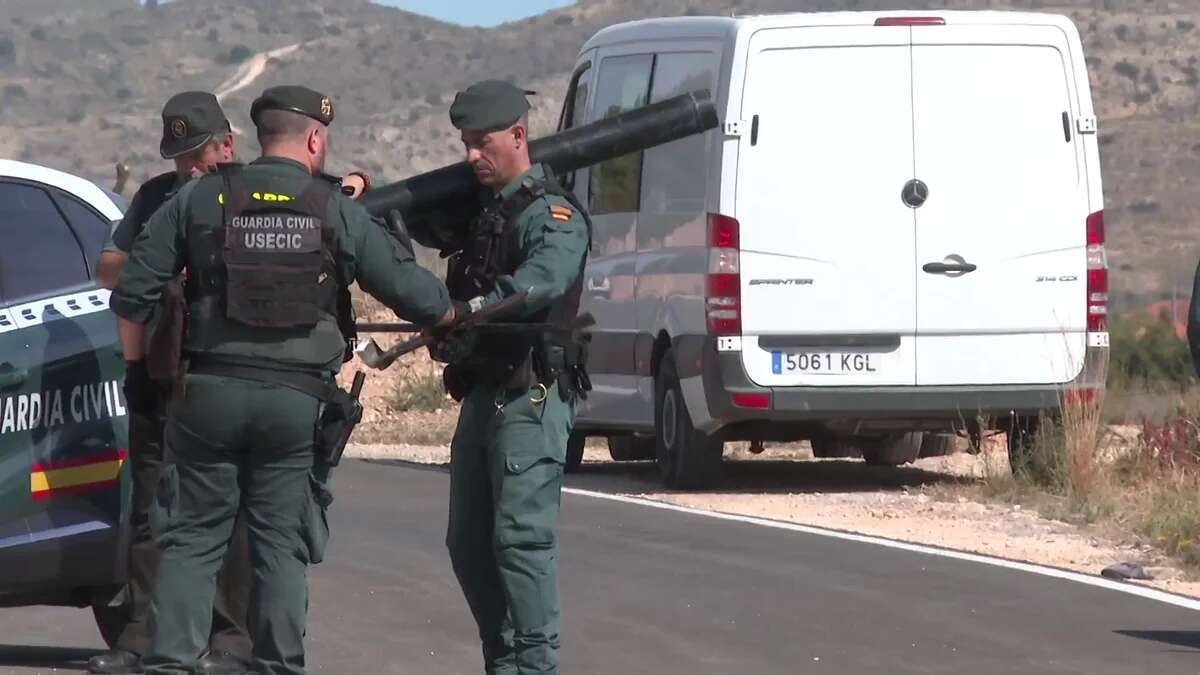 Amplio despliegue de búsqueda en Jijona para dar con los restos del cuerpo que pertenecen al brazo hallado por un perro