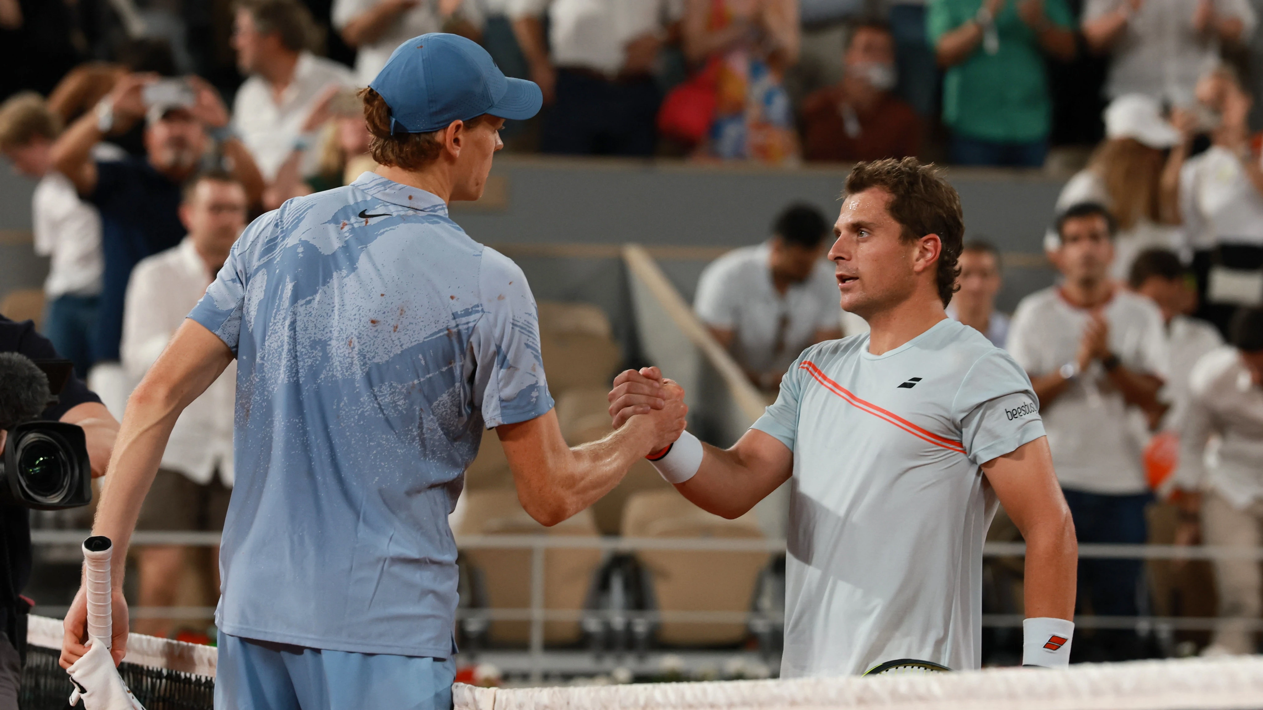 Sinner no falla en su debut ante Tabur y da el primer paso hacia su primer Roland Garros