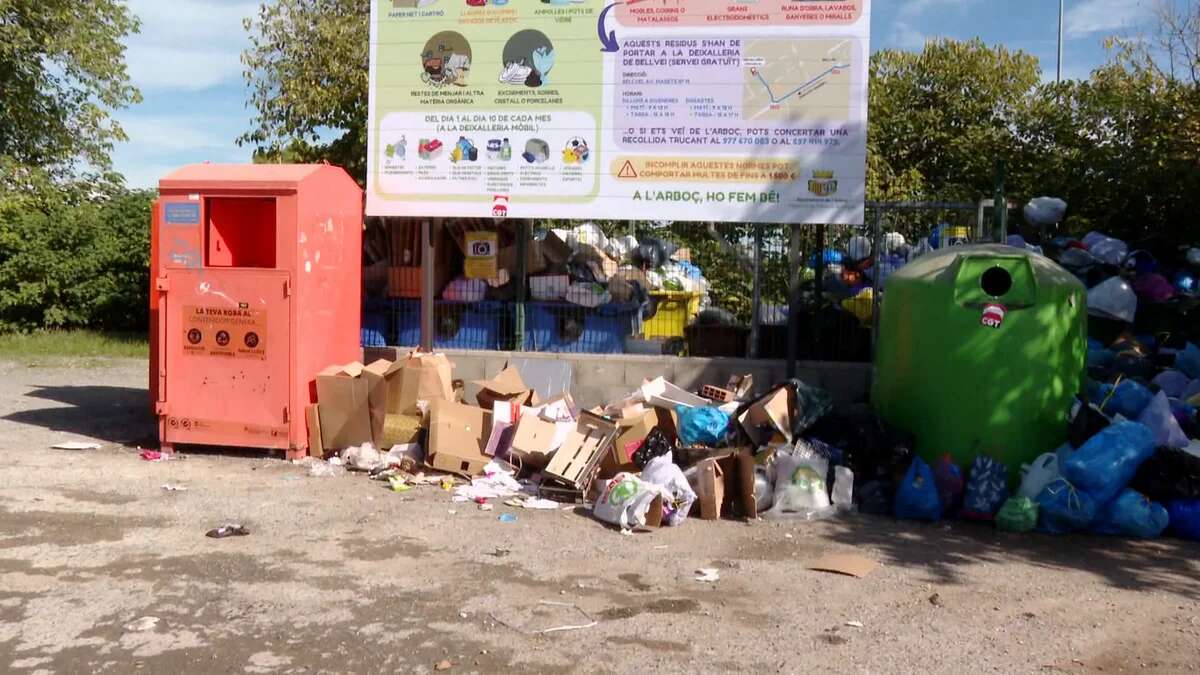 Una huelga en el servicio de residuos provoca acumulaciones de basura en varios municipios de Tarragona