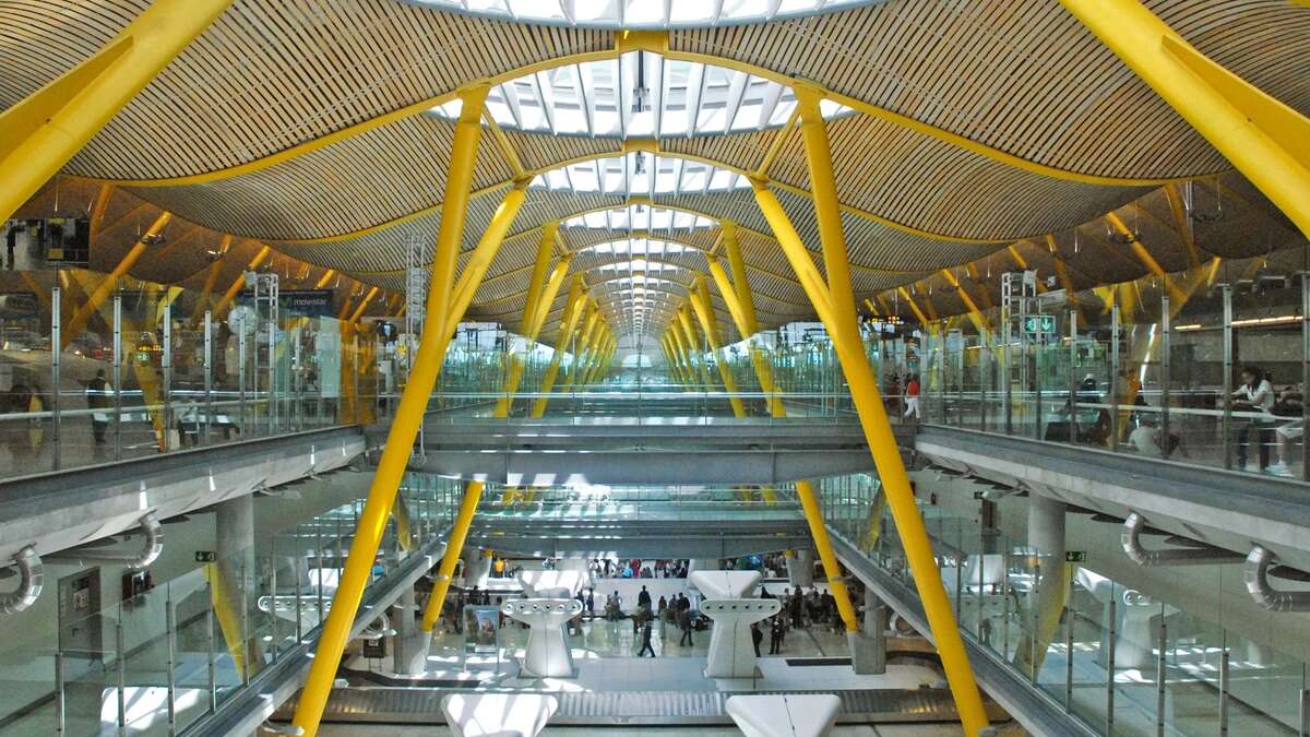 La Policía logra controlar un motín en el aeropuerto de Barajas tras la denegación de asilo a un grupo de migrantes