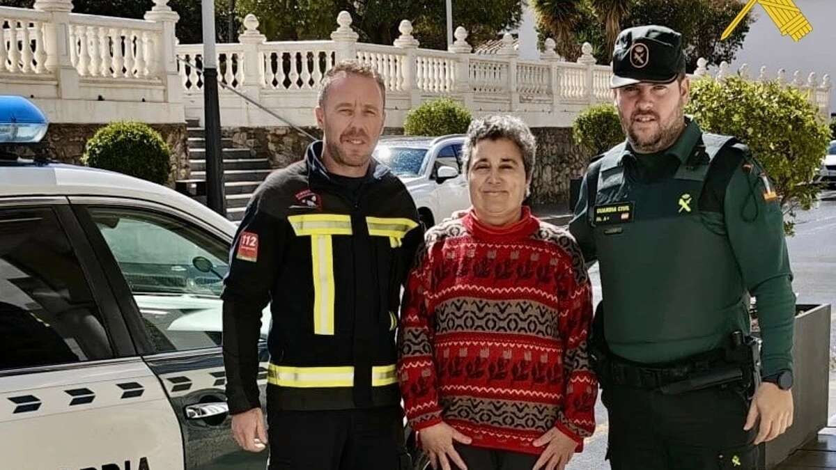 Rescatada una mujer tras 12 horas encerrada en un ascensor: salió desorientada y deshidratada