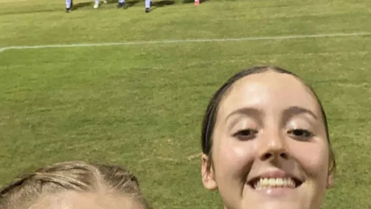 Muere Finley Bone, futbolista de 21 años, tras ser impactada por un rayo mientras entrenaba