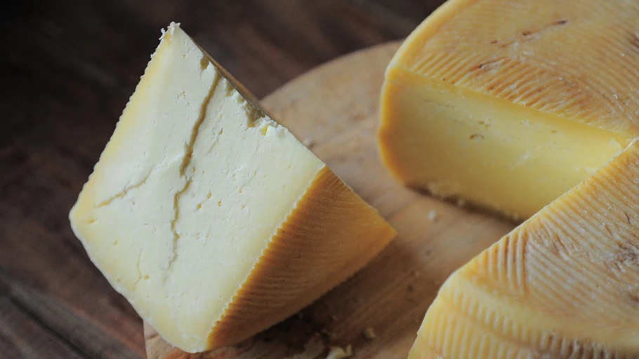 Alerta alimentaria por Listeria en quesos frescos de vaca fabricados en España