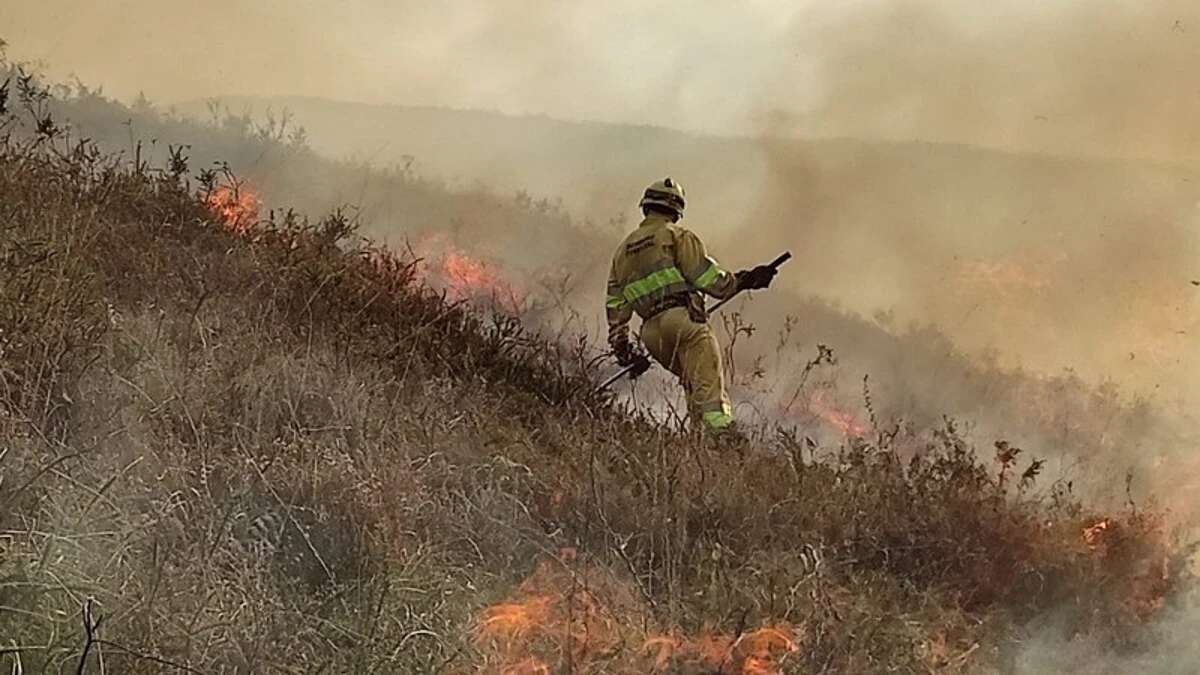 Cantabria registra seis incendios forestales activos y 12 controlados