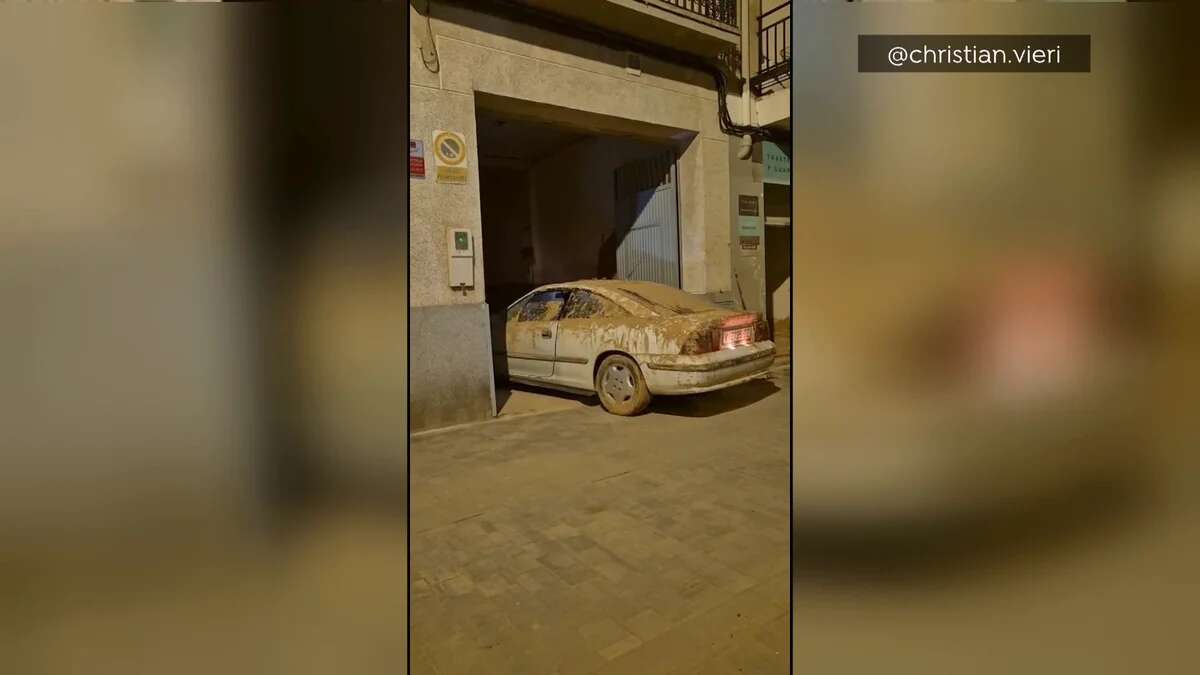 Rescatan un Opel del 92 de un garaje afectado por la DANA y arranca tras 43 días sumergido en agua y lodo