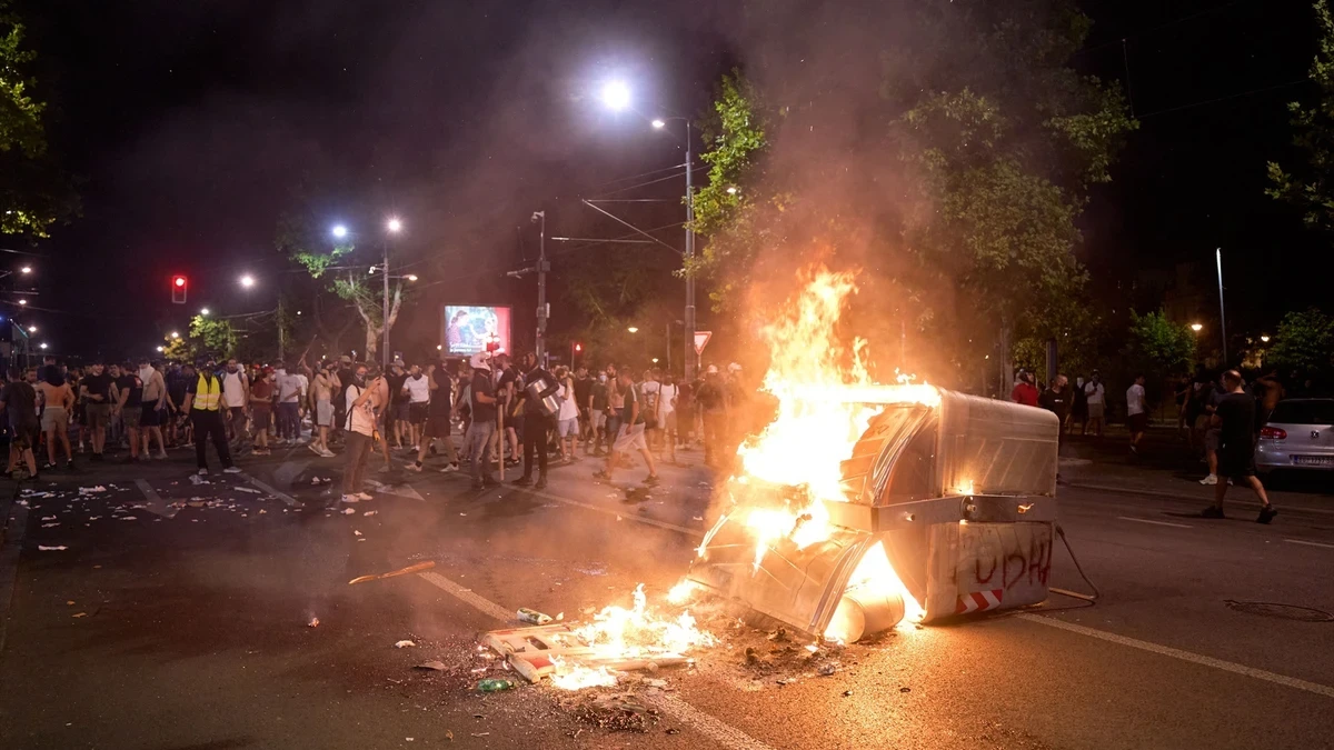 Unos 38 detenidos en la tercera noche de protestas contra el Gobierno en Serbia