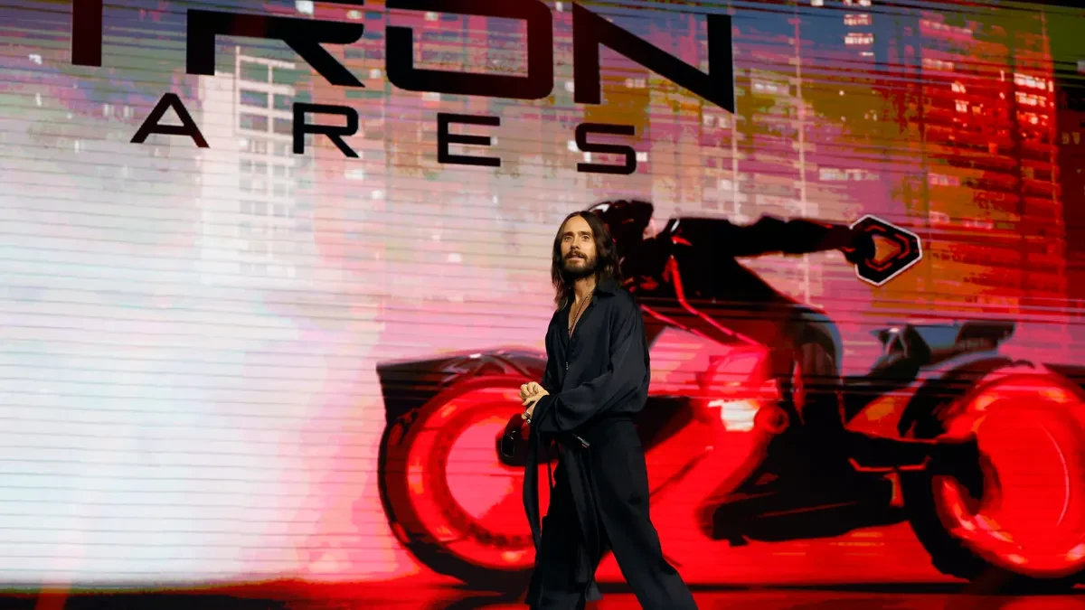 Reciben al actor estadounidense, Jared Leto, entre aplausos y ovaciones en la Comic-Con