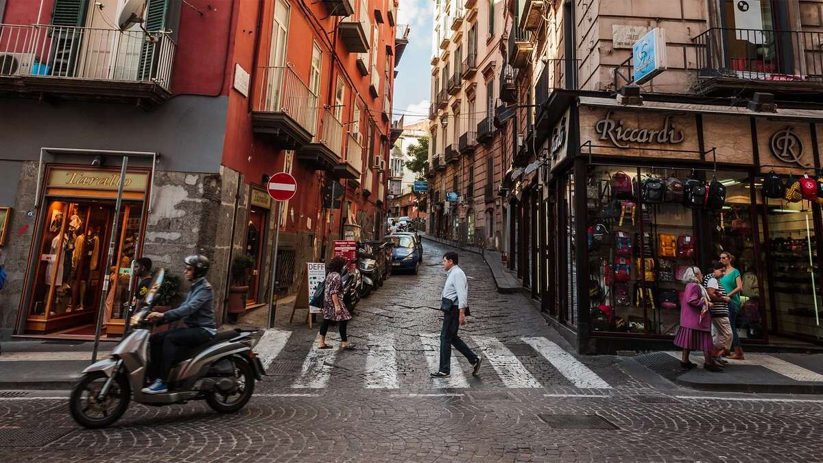 Muere una turista tras caerle en la cabeza una estatua que unos niños empujaron accidentalmente