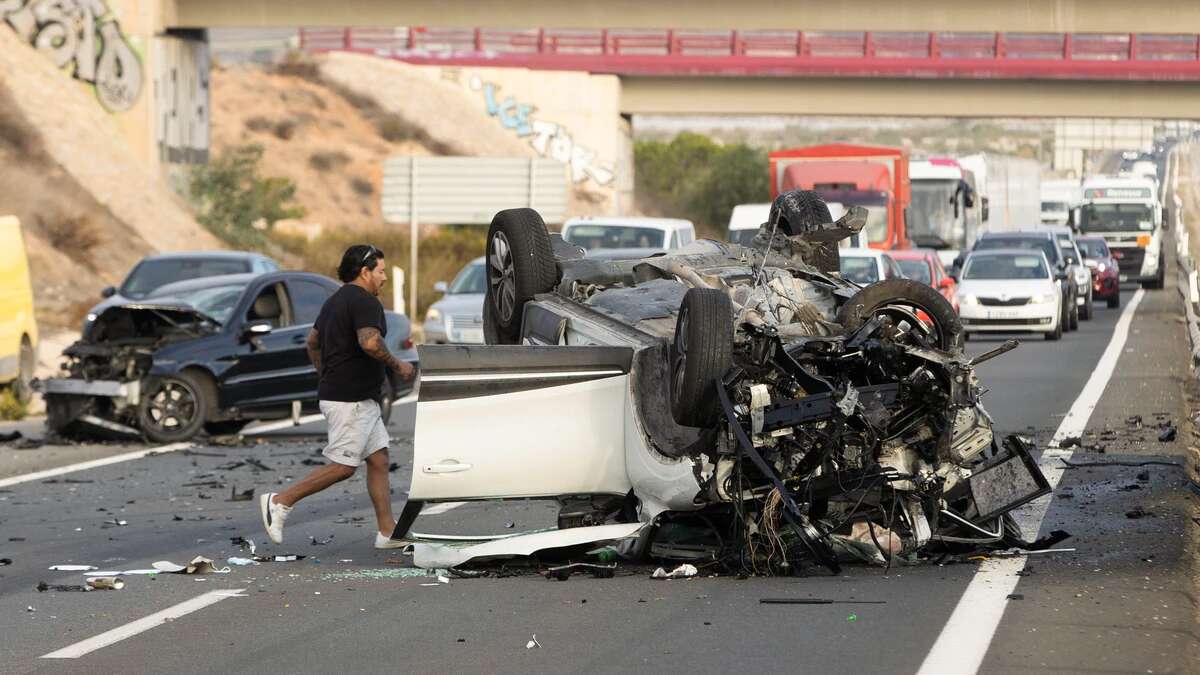 Un diputado socialista herido tras un aparatoso accidente de tráfico provocado por un kamikaze drogado