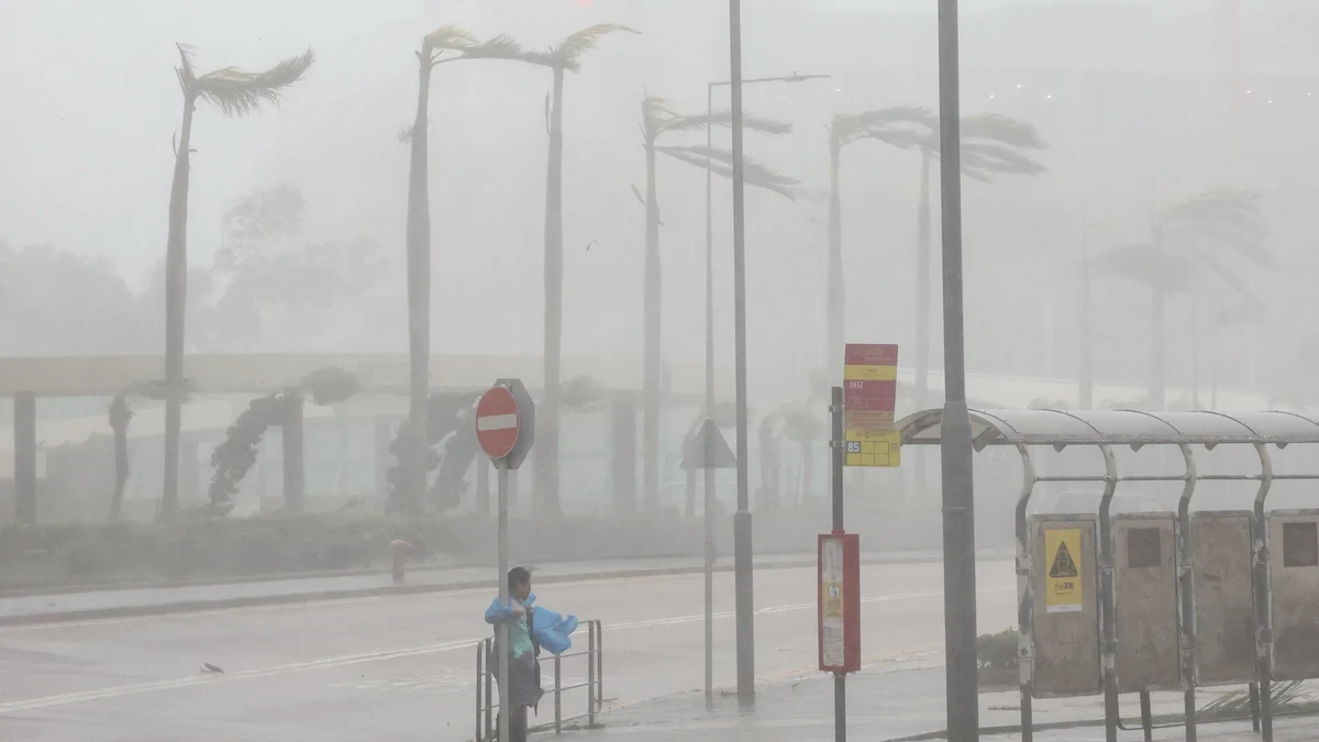 El super tifón Ragasa deja al menos 14 muertos en Taiwán mientras Hong Kong y el sur de China se preparan