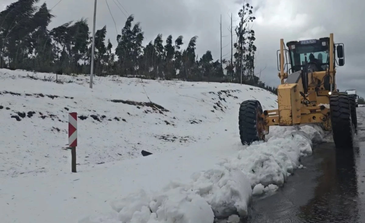 Snow, Winds, Floods Leave Trail of Destruction in South Africa