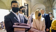 Зеленський накупив новинок на Книжковому Арсеналі