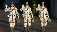 Китай запустив у космос трьох астронавтів на кораблі "Шеньчжоу-12"