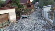 Ялтинське селище «затонуло» під купами сміття і каміння