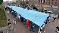 У центрі Києва триває хода до Дня кримськотатарського прапора