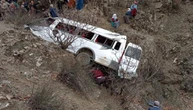 У Туреччині шкільний автобус зірвався зі скелі, є загиблі та поранені