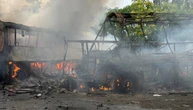 Росіяни вдарили по автопарку та санаторію в Одесі, четверо постраждалих
