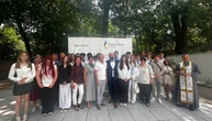 У посольстві в Будапешті випускникам двомовної школи вручили свідоцтва про освіту