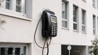 У Криму через перебої з електрикою і зв’язком встановлюють таксофони