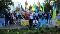 Перед російським посольством у Вашингтоні висадили соняшники на підтримку України