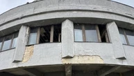 У Сумах вночі росіяни поцілили дроном по багатоповерхівці, троє людей поранені