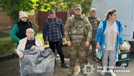 «Білі янголи» евакуювали з-під обстрілів шістьох жителів Миколаївки на Донеччині