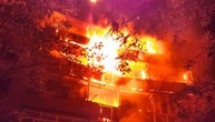 У Дружківці через російську атаку горить багатоповерхівка, поранені дві жінки