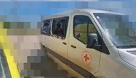 Росіяни вдарили з дрона по автівках Червоного Хреста України, є поранений
