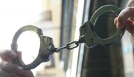 Силовики виштовхали сенатора й закували його в кайданки під час пресконференції в Лос-Анджелесі