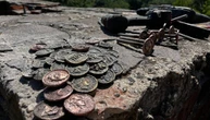В Ужгородському замку відновили пошкоджену туристами мініскульптуру