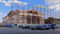 У Маріуполі загарбники монтують підроблені скульптури на драмтеатрі - Центр вивчення окупації