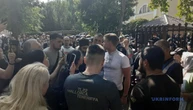У центрі Чернівців сталася сутичка між вірянами УПЦ МП та ПЦУ, є постраждалі