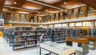 На Філіппінах та у Грузії з’явилися українські книжкові полички