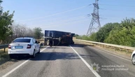 На трасі Одеса - Рені перекинулася вантажівка, рух ускладнений