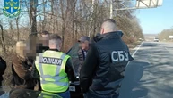 На Прикарпатті трьох осіб звинувачують в організації втечі ухилянтів до Румунії та Молдови