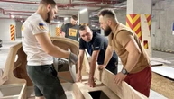 У Львові захисники, які відновлюються в UNBROKEN, будують яхту