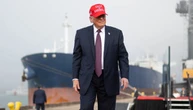 Урядовці Трампа хвалять главу Білого дому у кожному шостому реченні - NYT