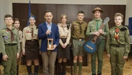 Пластуни передали Вифлеємський вогонь Укрінформу