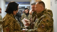 Сирський відвідав у госпіталі поранених військових та вручив нагороди