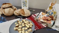 Волонтери провели акцію з продажу українських паляниць у Бундестазі