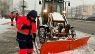 На дорогах у Києві ожеледиця, працює понад 280 одиниць спецтехніки
