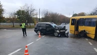 В Олександрії зіткнулися автобус та легковик - семеро постраждалих