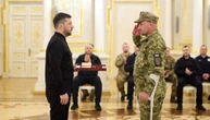 Зеленський відзначив воїнів орденами і передав нагороди родинам загиблих Героїв України