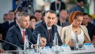 Медзаклади у прифронтових громадах отримають додаткові виплати - Ляшко
