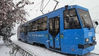 У Миколаєві через сніг та хуртовину ускладнений рух електротранспорту