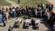 На Сумщині поховали родину, яка загинула внаслідок ракетного удару 13 квітня
