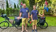 З Риги до Одеси: батько й син з Латвії вирушили у велопробіг заради українських дітей