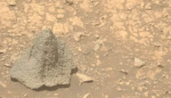 Марсохід NASA сфотографував камінь, який нагадує давній бойовий шолом