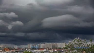 Україні у четвер прогнозують короткочасні дощі, подекуди грози, вдень до +27°