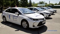 Міжнародні партнери передали безбар’єрним автошколам МВС чотири інклюзивні автомобілі